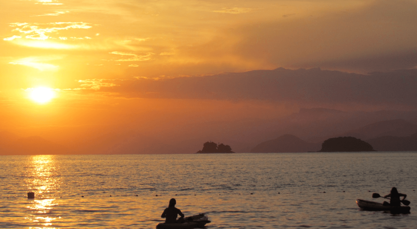 Pôr do sol na canoa